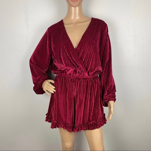 NEW THE FIFTH LABEL VELVET LONG SLEEVE ROMPER - Picture 2 of 11